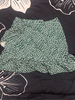 SHEIN Green Mini Skirt with White Daisy Print and Ruffle Hem